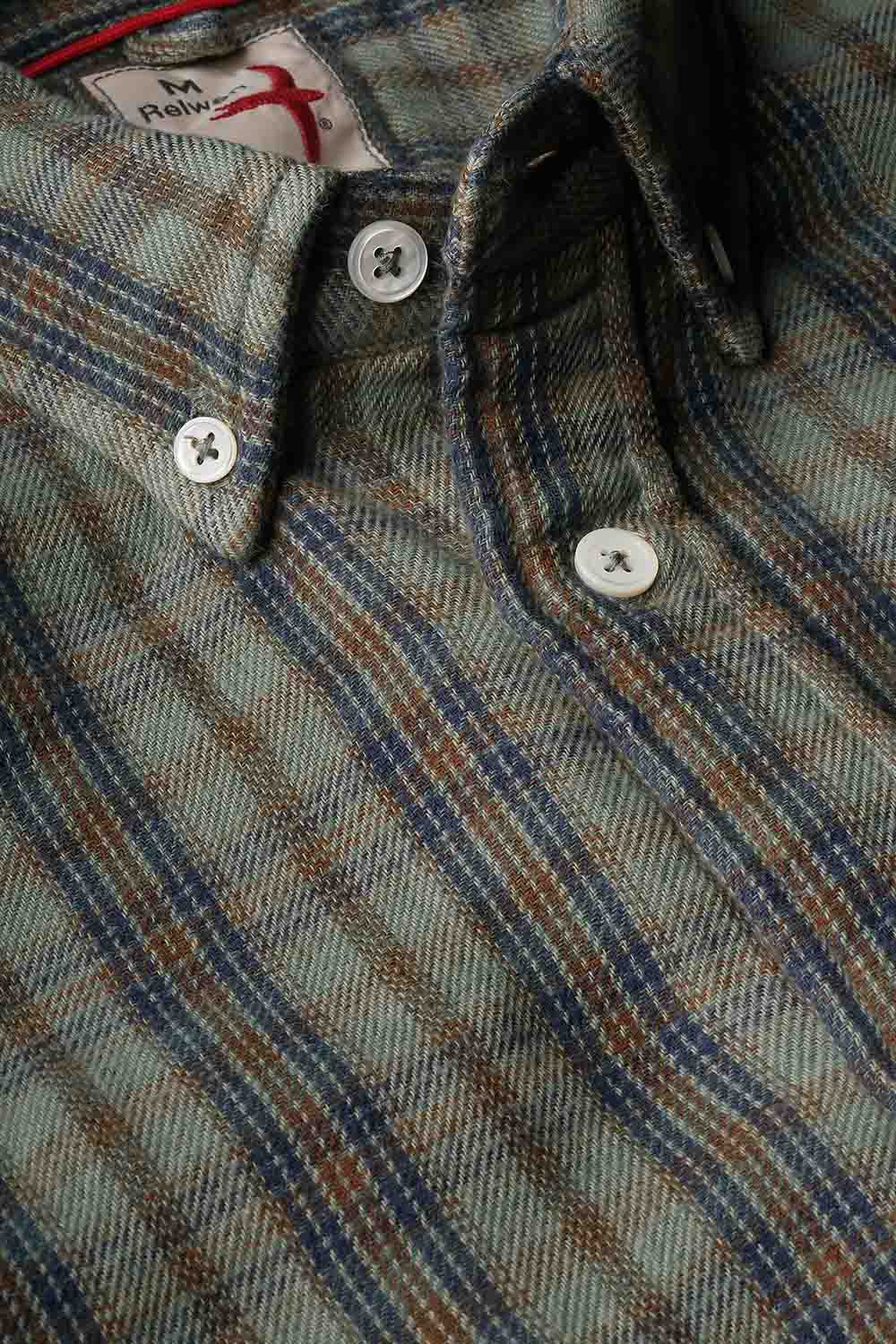 Relwen - Chamois-Lined Flannel - Sage/Navy Plaid - Detail